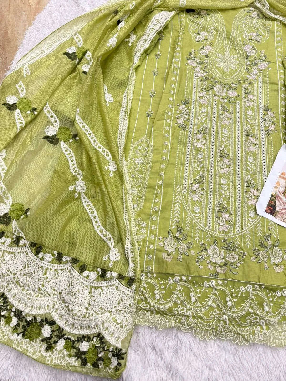 Mehboob Tex Design No – 1772